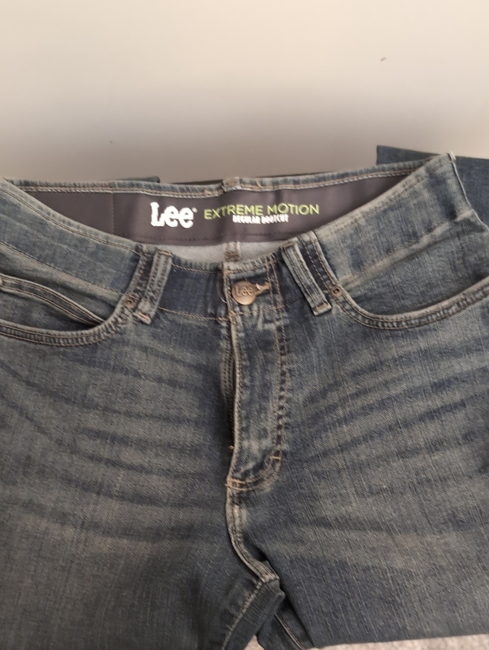 Lee Relaxed Fit Men's Jeans - Medium Blue Wash